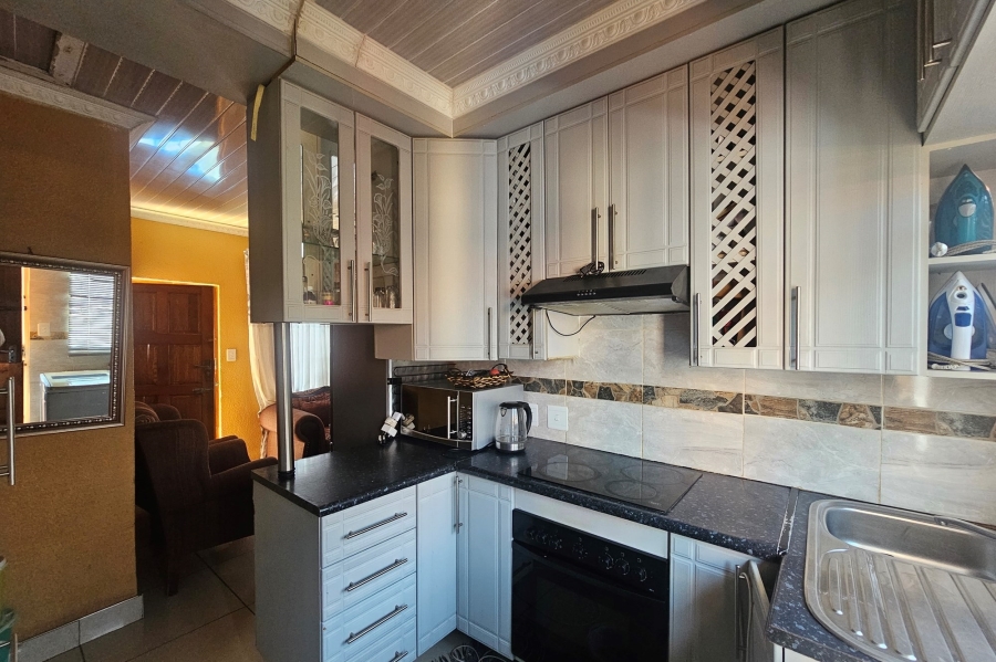 2 Bedroom Property for Sale in Tlhabane West North West